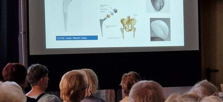 Präsentationsfolie zu Gelenkersatz an Schulter, Hüfte, Knie und Sprunggelenk beim Orthopädie-Vortrag in Sonneberg