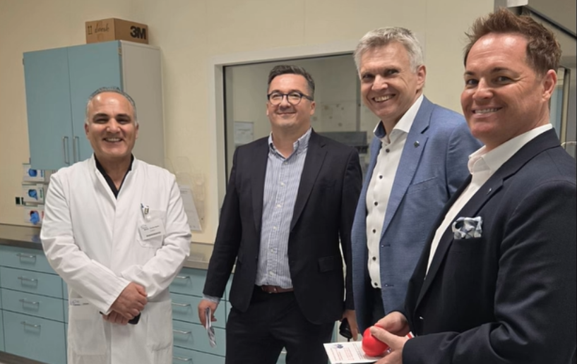 Steffen Hähnlein, Dr. Heiko Voigt, Martin Backert und MUDr. Karim Kabir beim Abend der Medizin im Medinos Klinikum Sonneberg