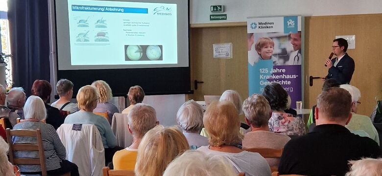 Dr. med. Martin Götz spricht vor zahlreichen Gästen über Gelenkmedizin und orthopädische Behandlungsmöglichkeiten in Sonneberg