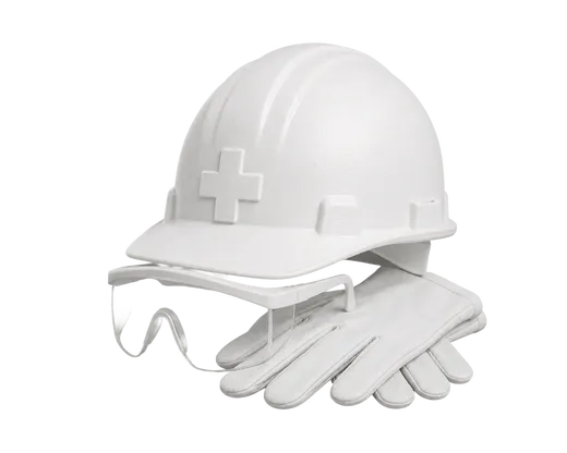 Weißer Schutzhelm mit Kreuzsymbol, Schutzbrille und Arbeitshandschuhe als freigestellte Darstellung persönlicher Schutzausrüstung.