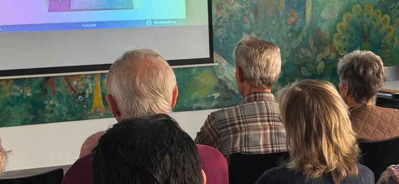 Besucherinnen und Besucher beim Medinos-Vortrag zur Proktologie und Enddarmgesundheit in Sonneberg