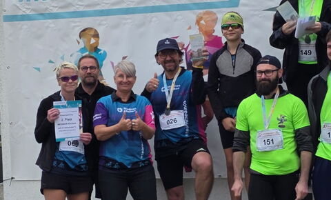 Mitarbeiterinnen und Mitarbeiter der Medinos Kliniken beim Sonneberger Firmenlauf 2026
